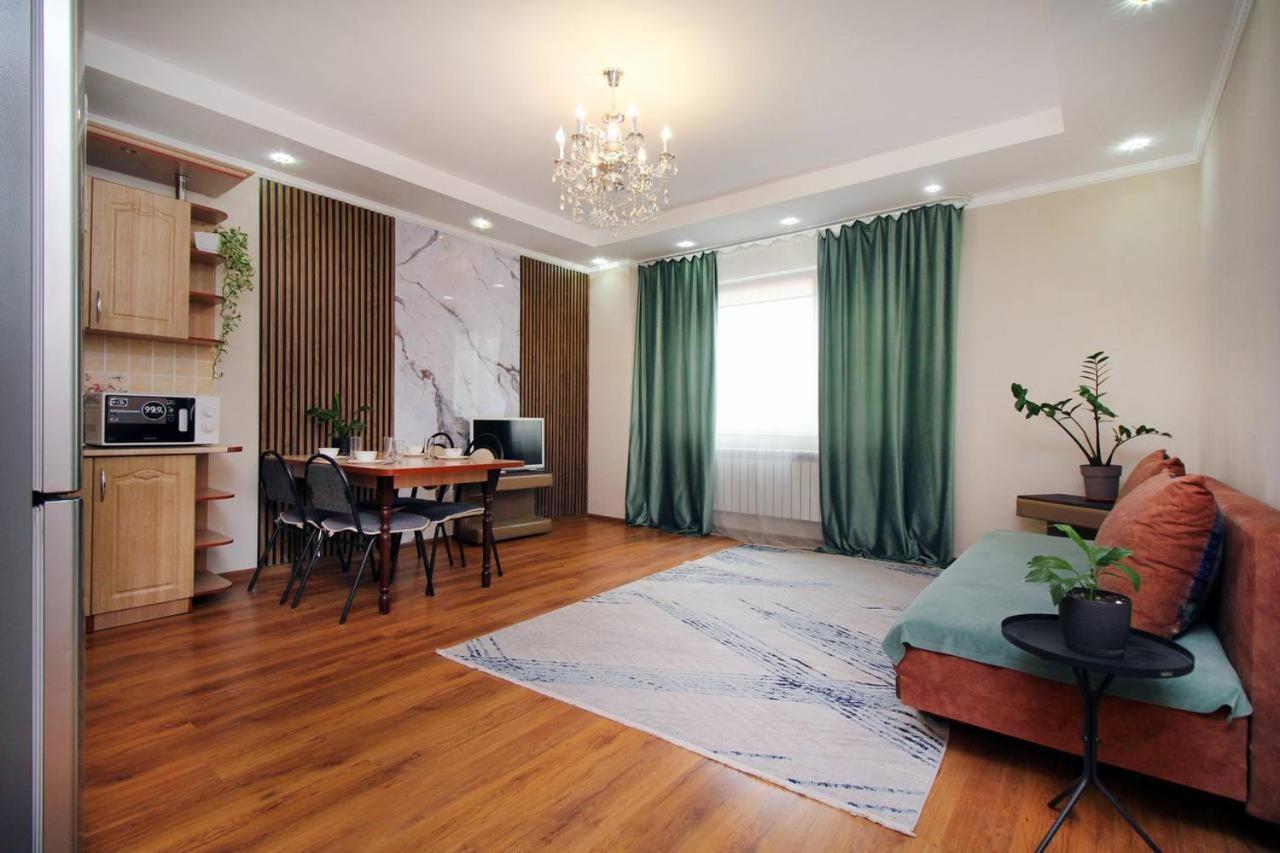 2 Ком Студия На 18 Этаже С Панорамным Видом На Горы В Жк Мега Тауер Almaty Exterior foto